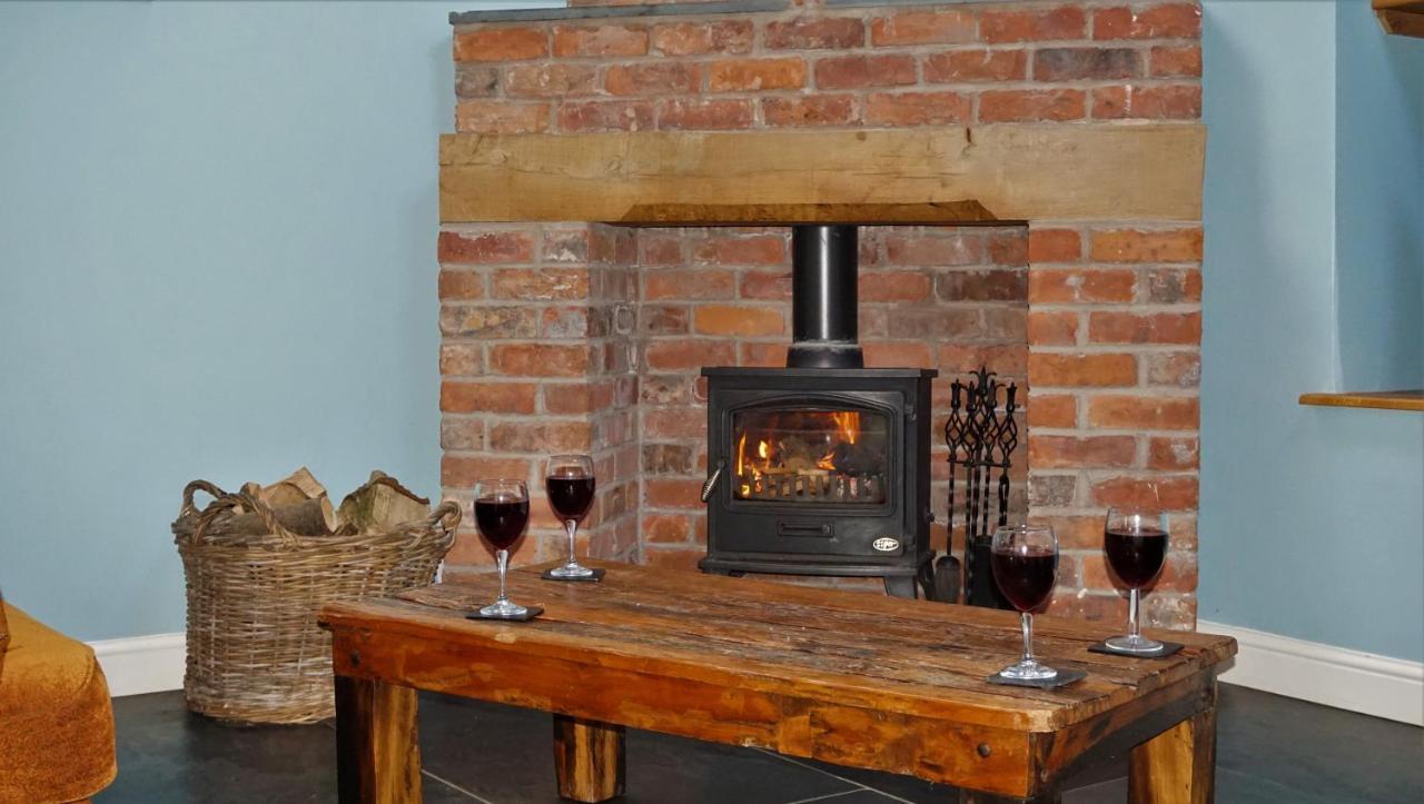 Sheep Dip Cottage - 5* Cyfie Farm, With Log Burner And Private Hot Tub Llanfyllin Ngoại thất bức ảnh